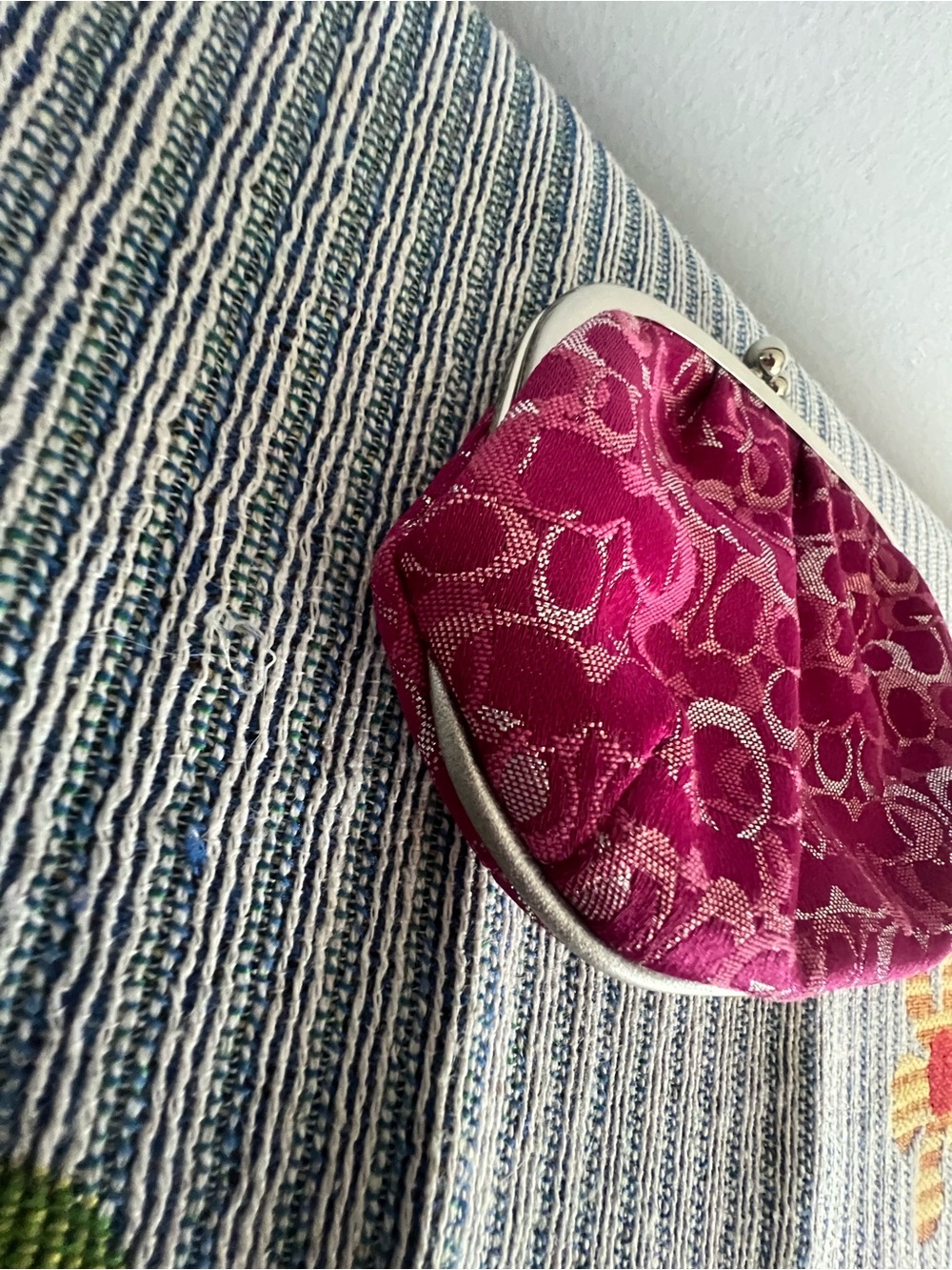 Coach Rare Y2K Pink Signature Kiss-Lock Coin  Purse - Picture 4 of 9